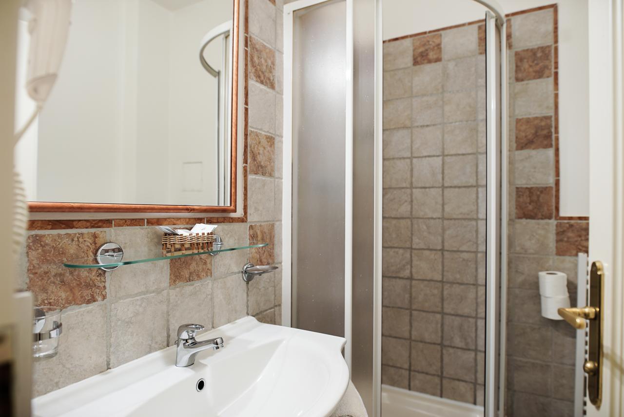 Double Room,664978857:JPEG