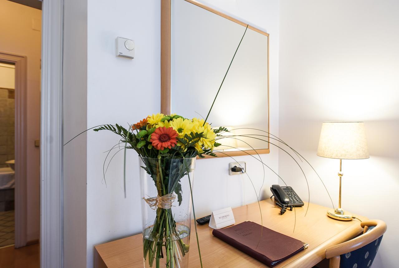 Single Room,664981503:JPEG